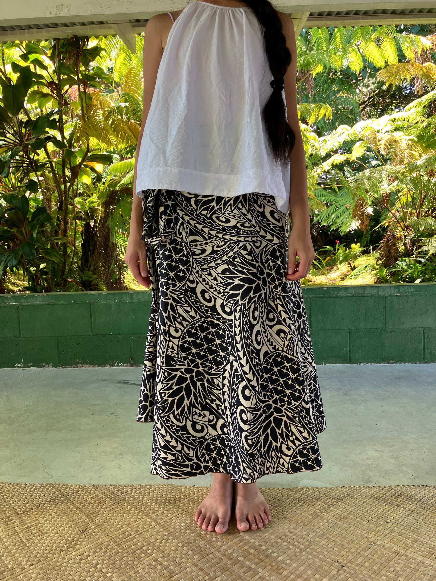 Hawaiian Wrap Skirt -Black Pinapple/ Cotton 100%