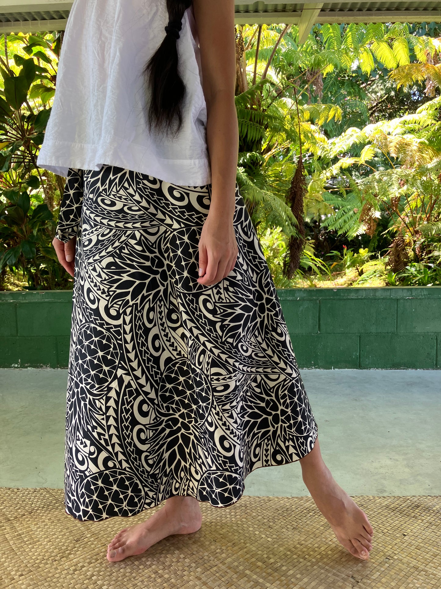 Hawaiian Wrap Skirt -Black Pinapple/ Cotton 100%