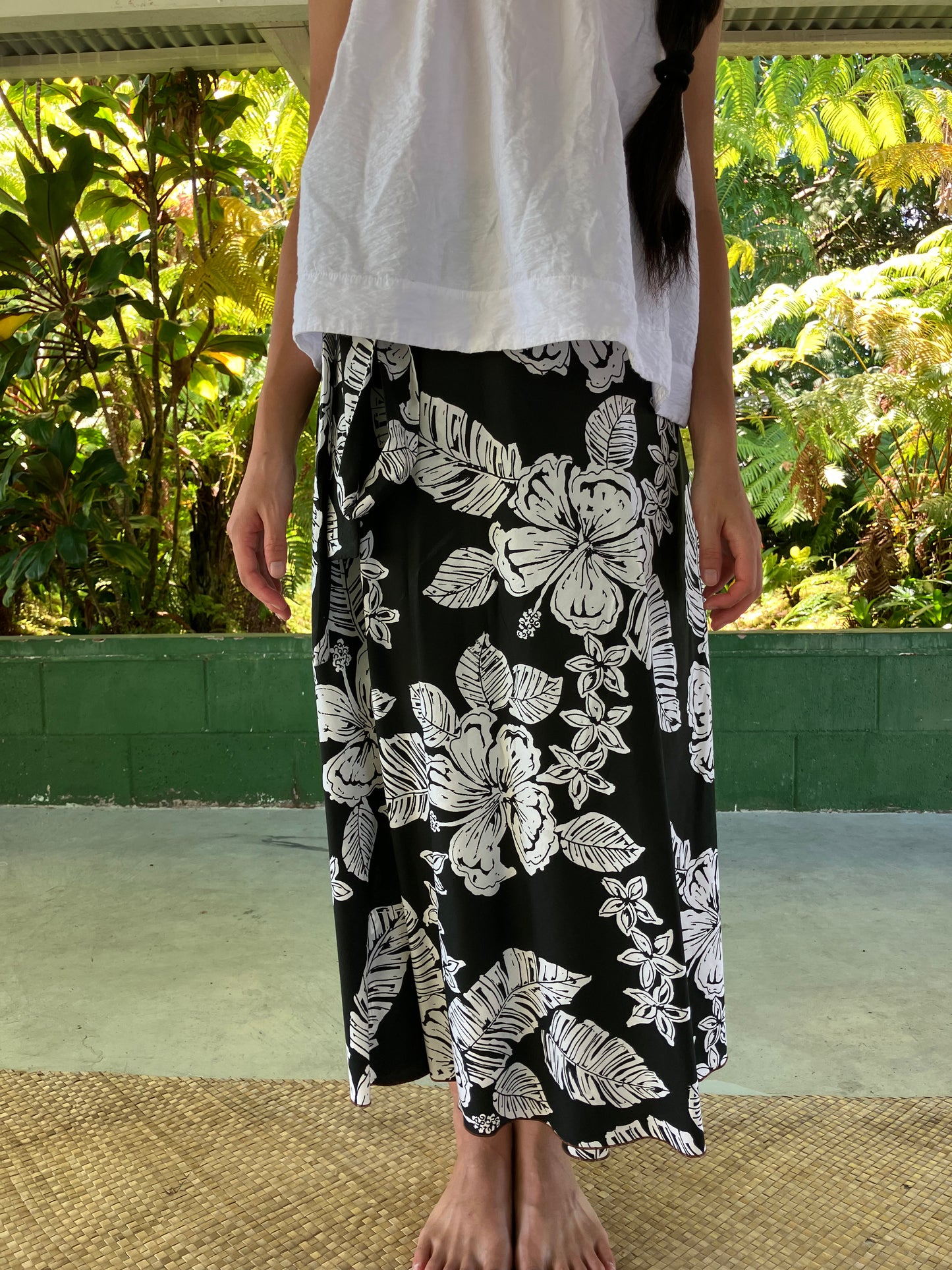 Hawaiian Wrap Skirt -Black Hibiscus/ Cotton 100%