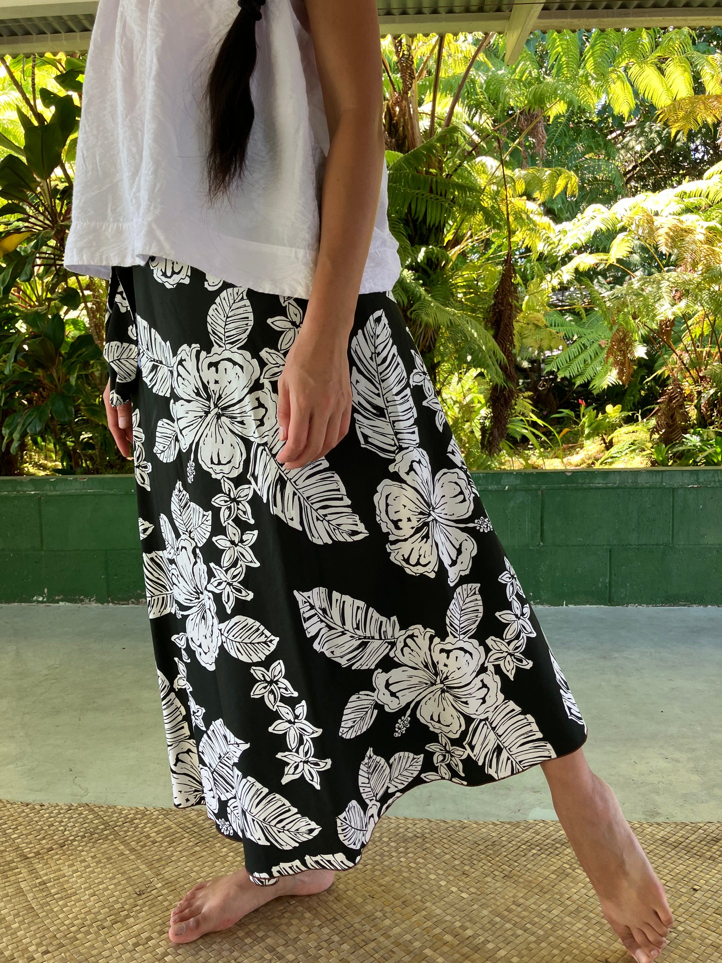 Hawaiian Wrap Skirt -Black Hibiscus/ Cotton 100%