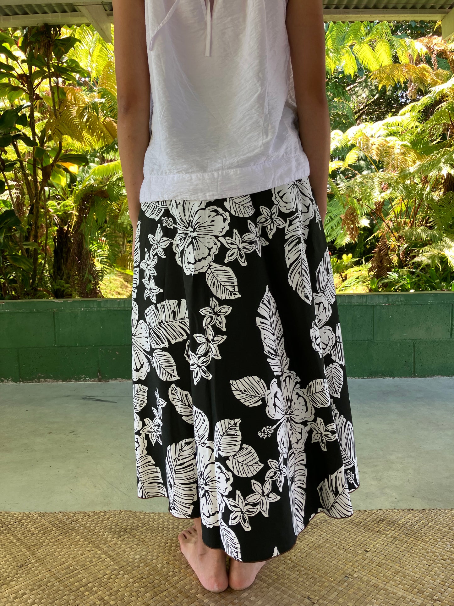 Hawaiian Wrap Skirt -Black Hibiscus/ Cotton 100%