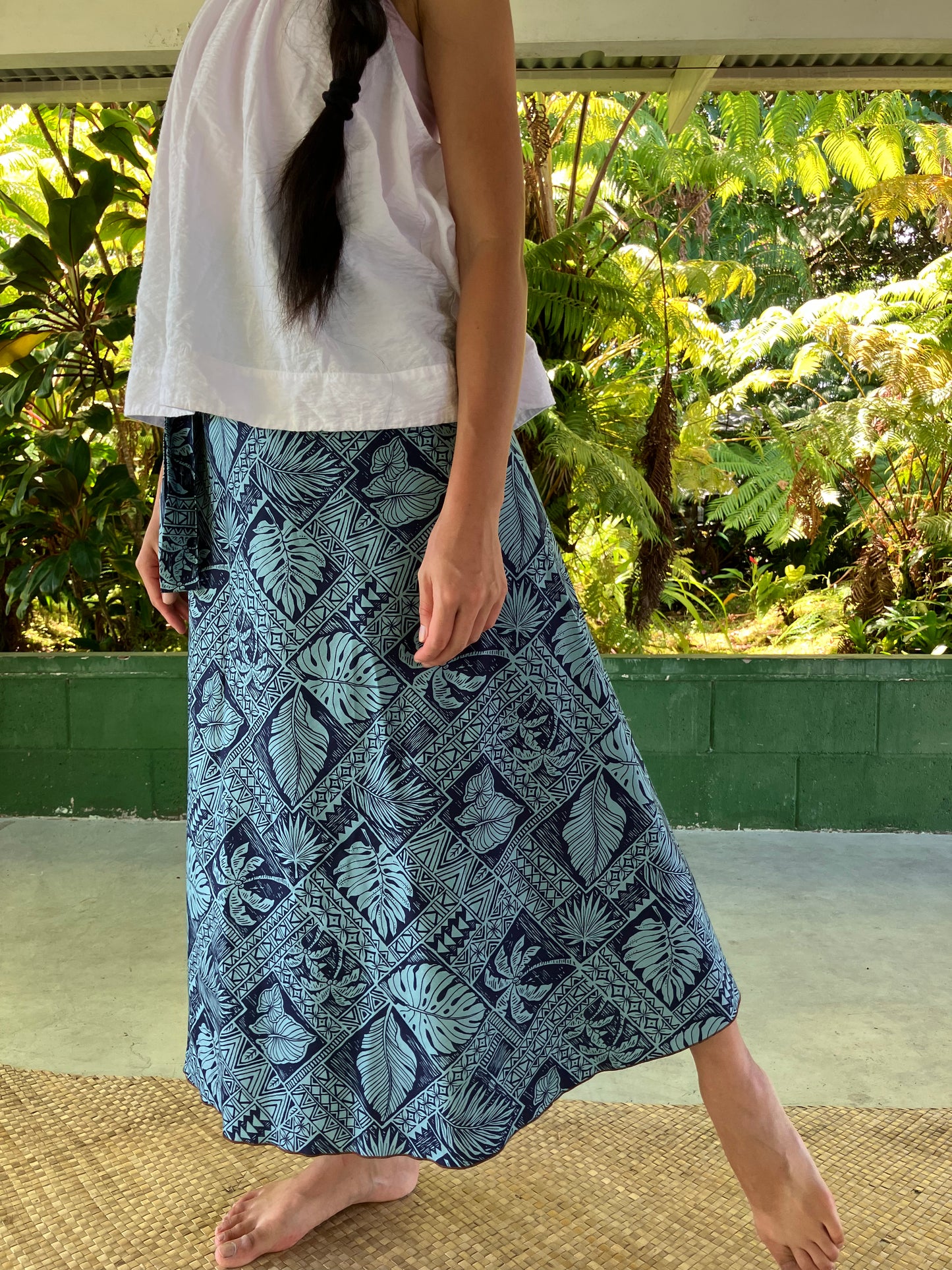 Hawaiian Wrap Skirt -Blue leaf square/ Cotton 100%