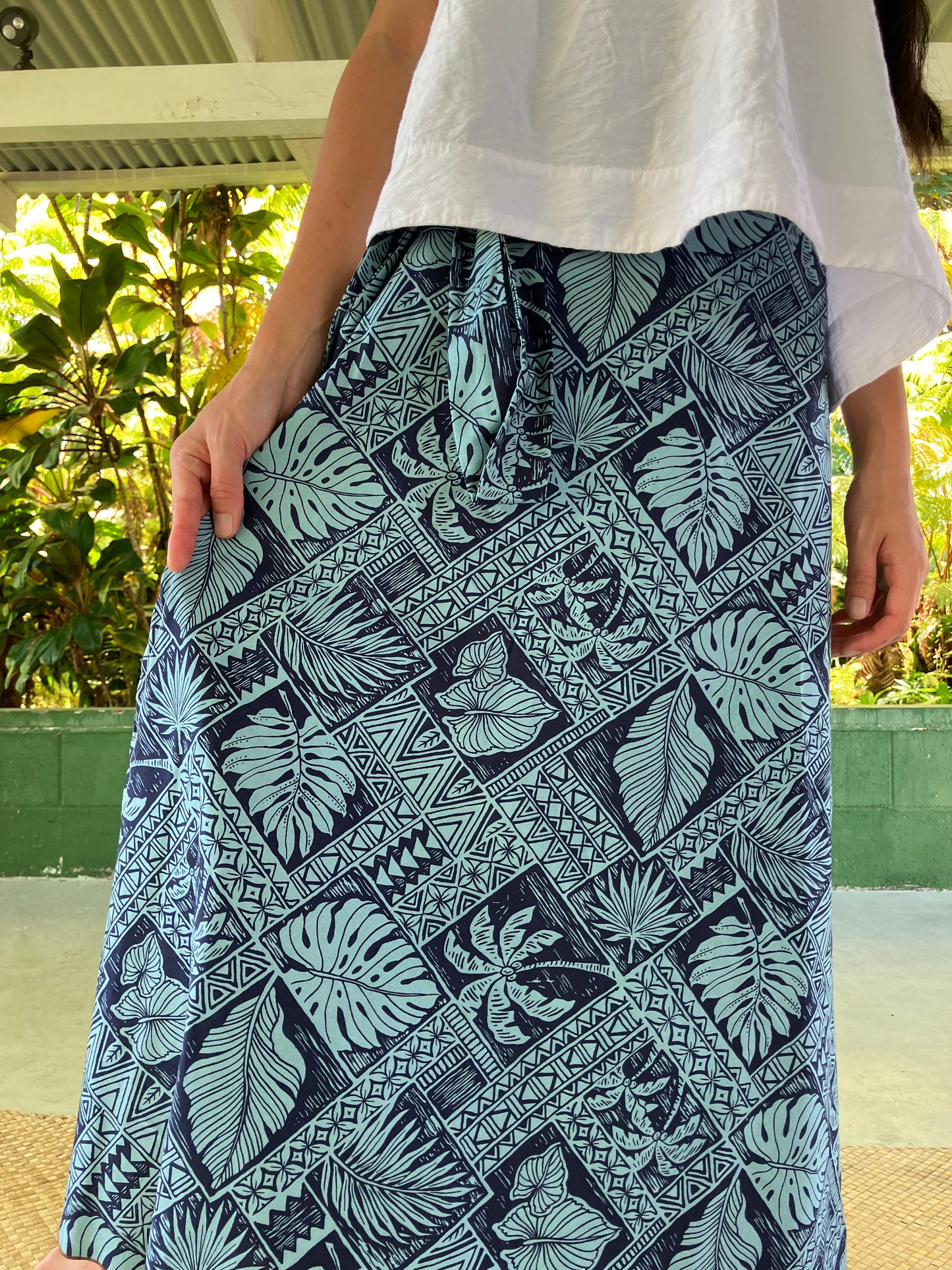 Hawaiian Wrap Skirt -Blue leaf square/ Cotton 100%