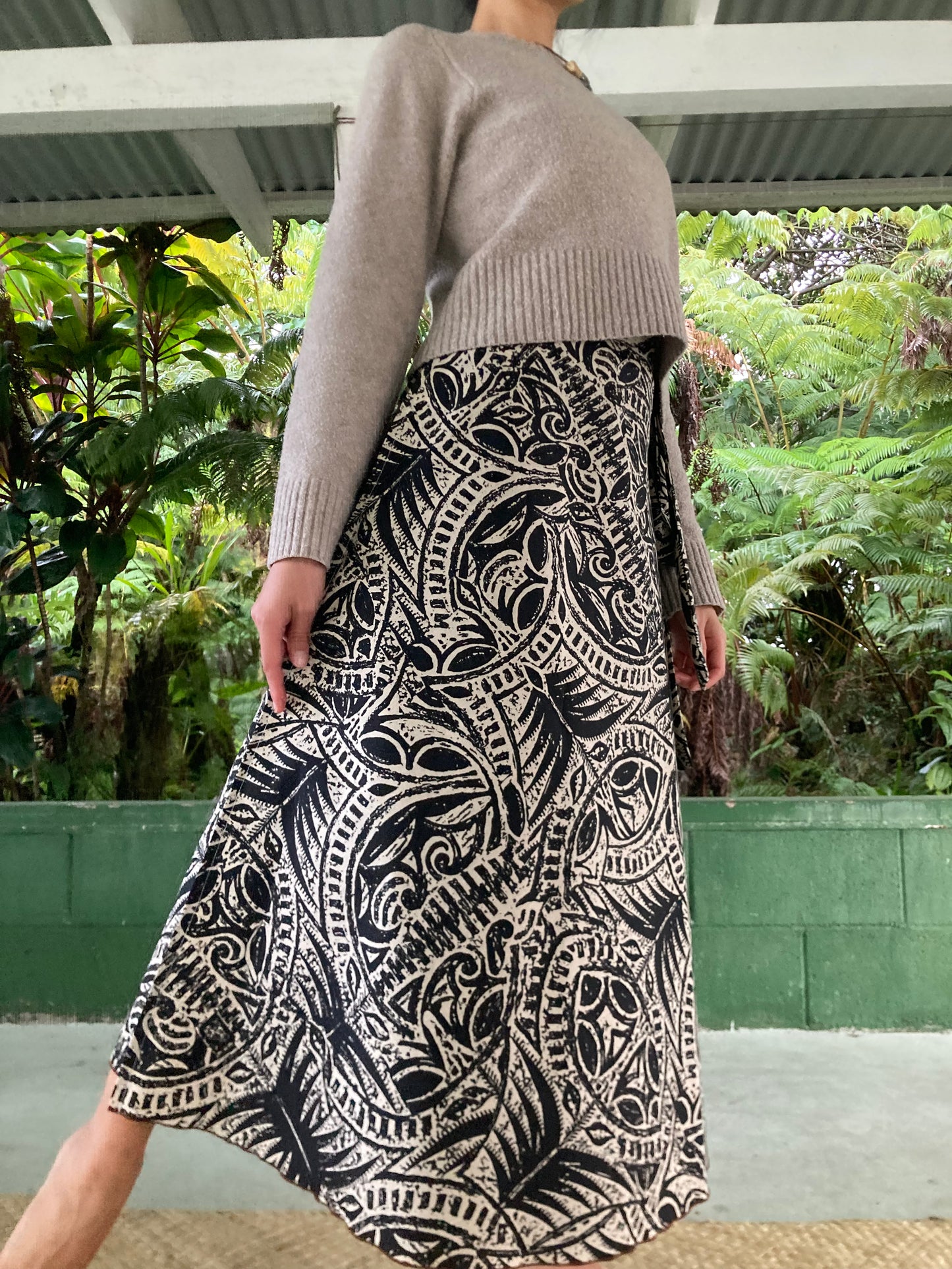 Hawaiian Wrap Skirt - Black Kahiko