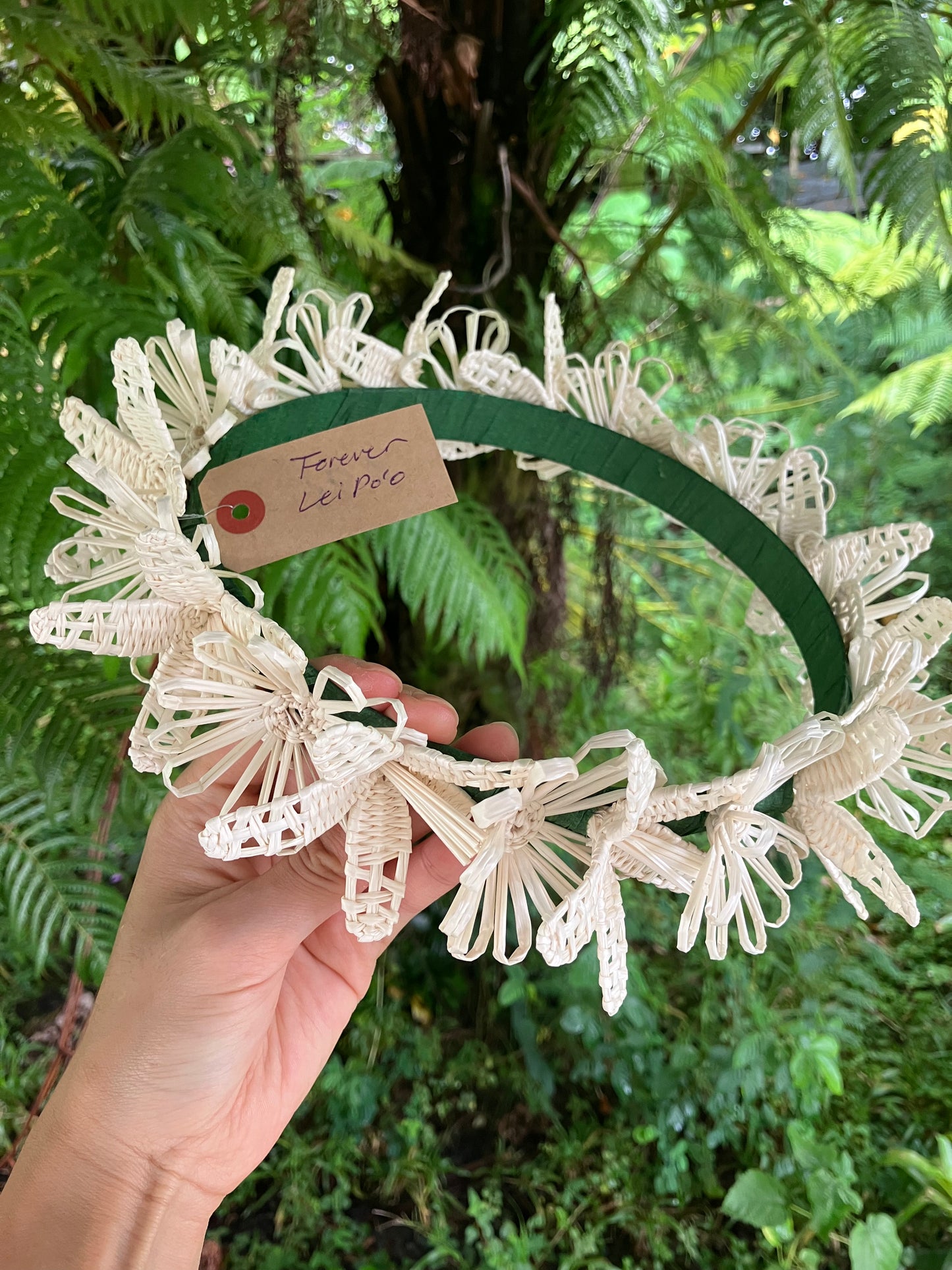 Forever Lei Poʻo - White Petals