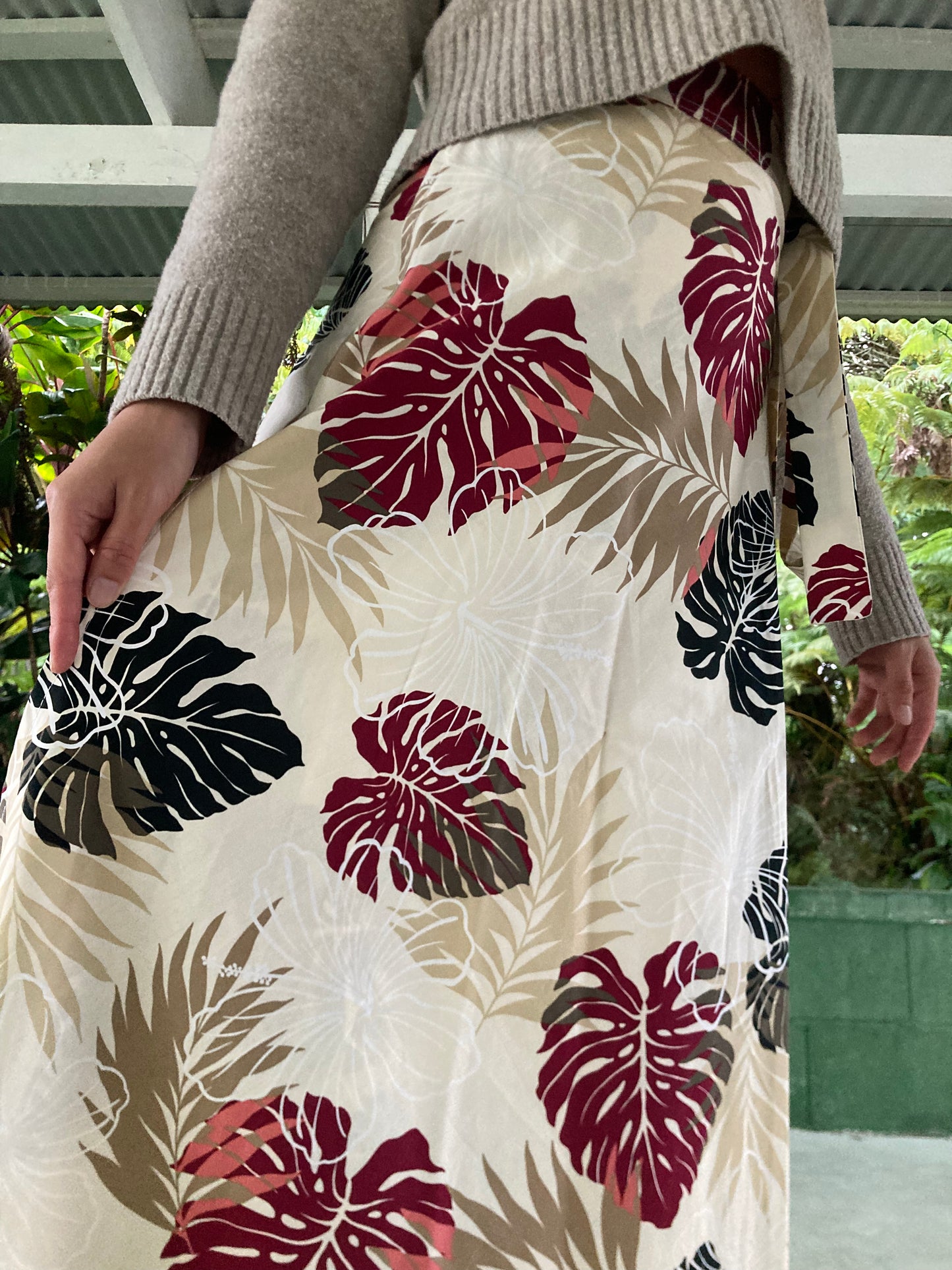 Hawaiian Wrap Skirt -Cream Monstera (Cotton 100%)