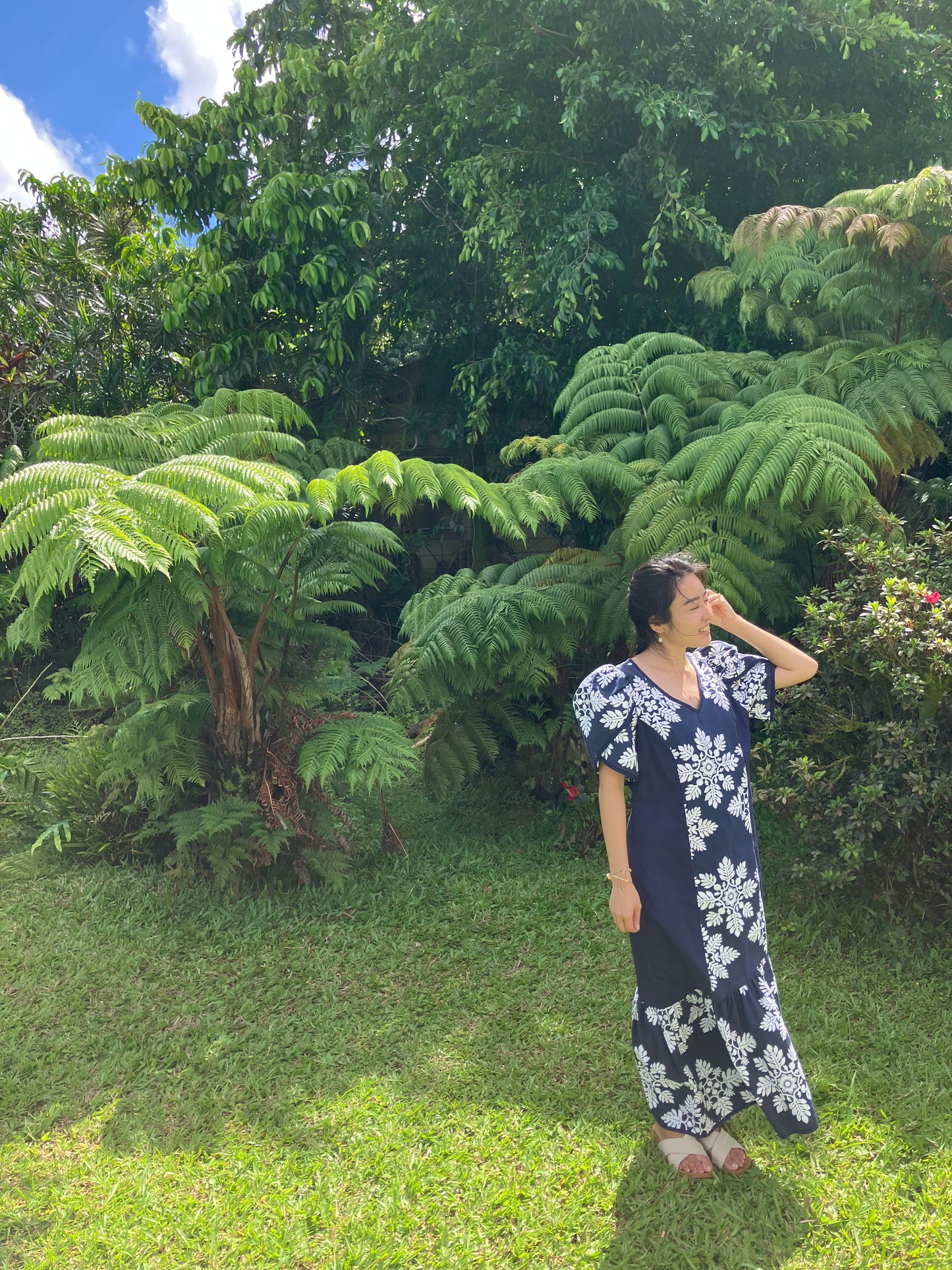 Almost Paradise Vintage Muʻumuʻu Navy