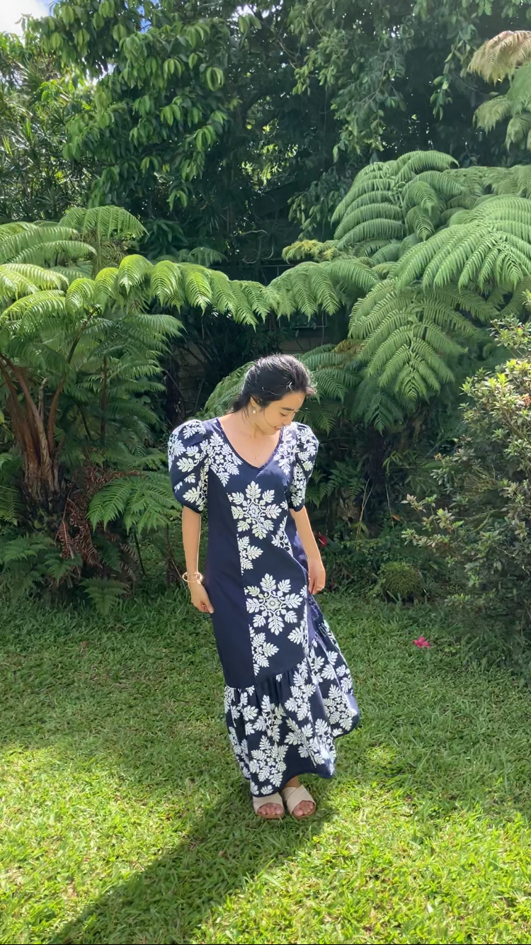 Almost Paradise Vintage Muʻumuʻu Navy