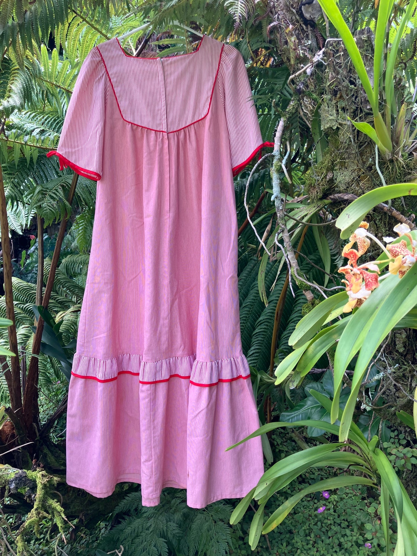 Malumi Hawaii Vintage Muʻumuʻu Red