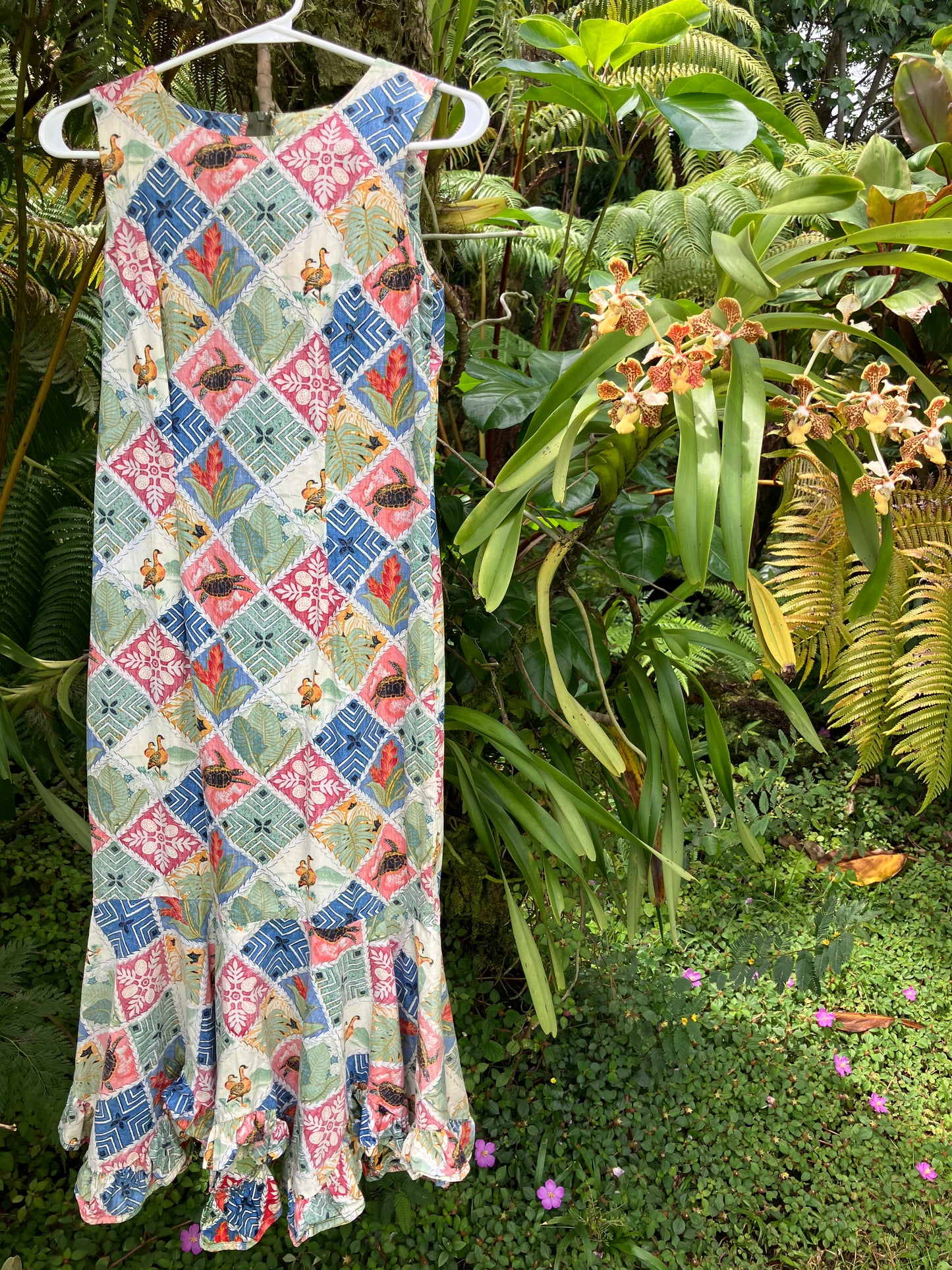 Hilo Hattie Vintage Muʻumuʻu Quilt Print