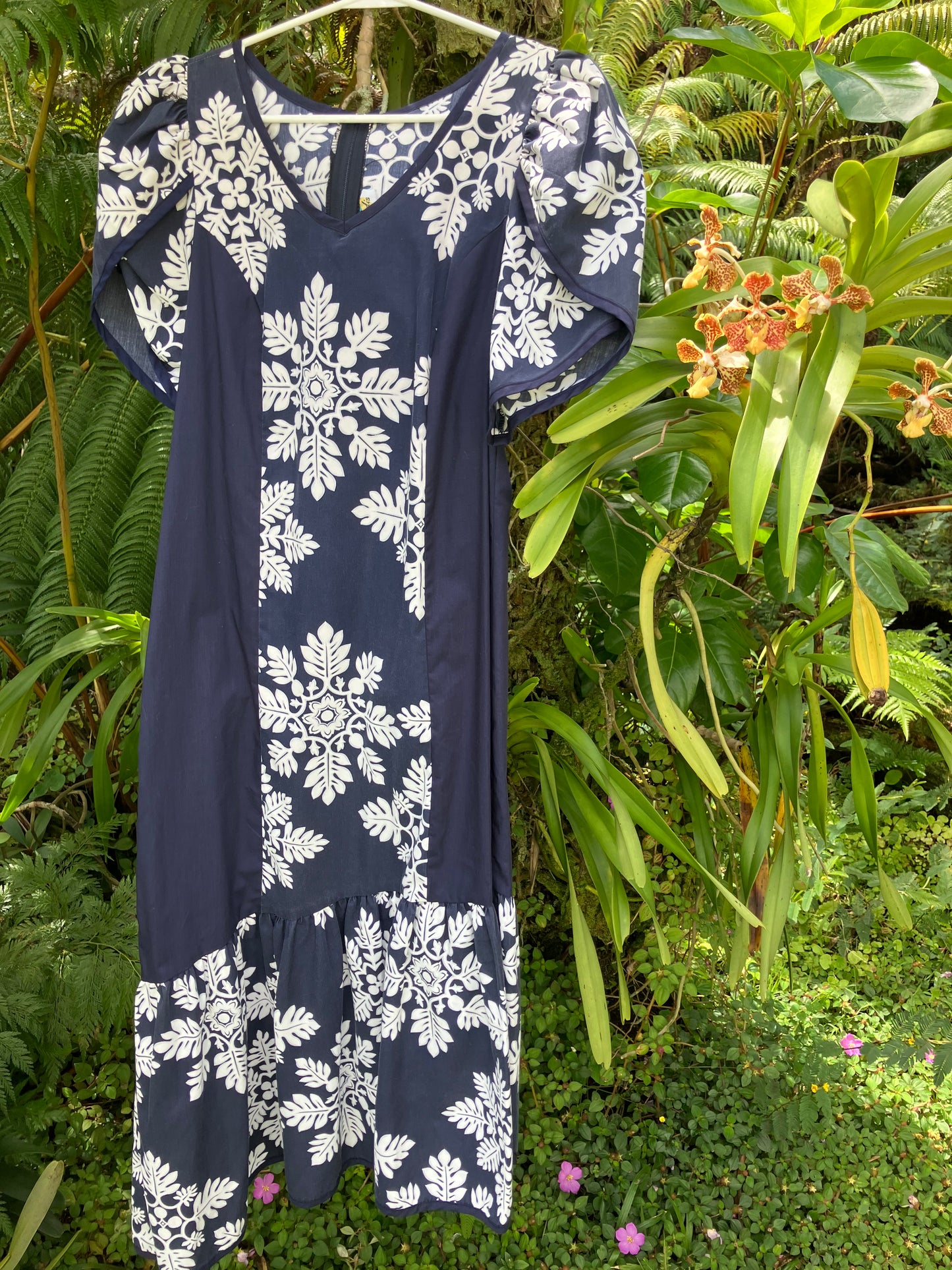 Almost Paradise Vintage Muʻumuʻu Navy