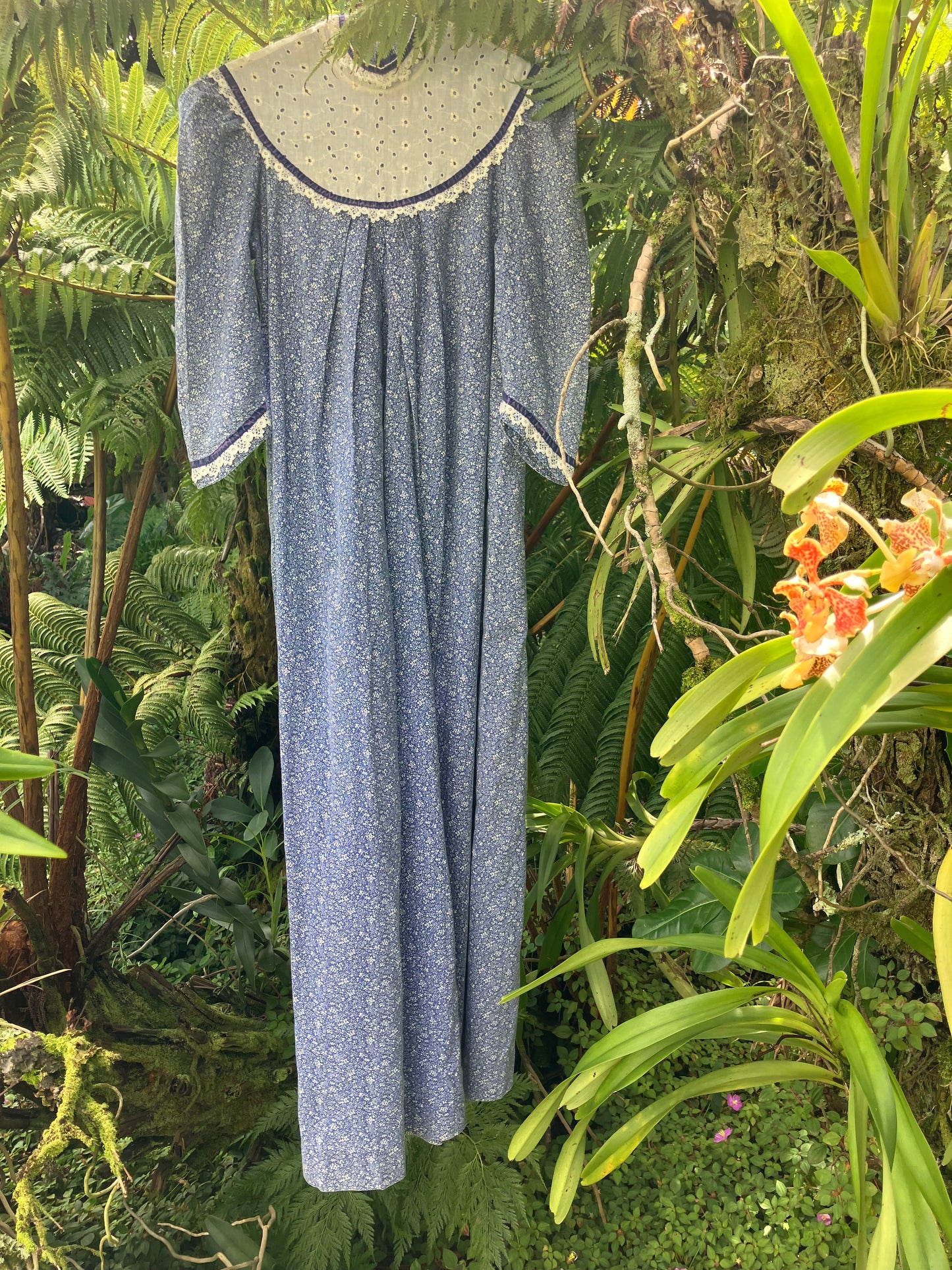 Bete Inc. Hawaii Vintage Muʻumuʻu Blue