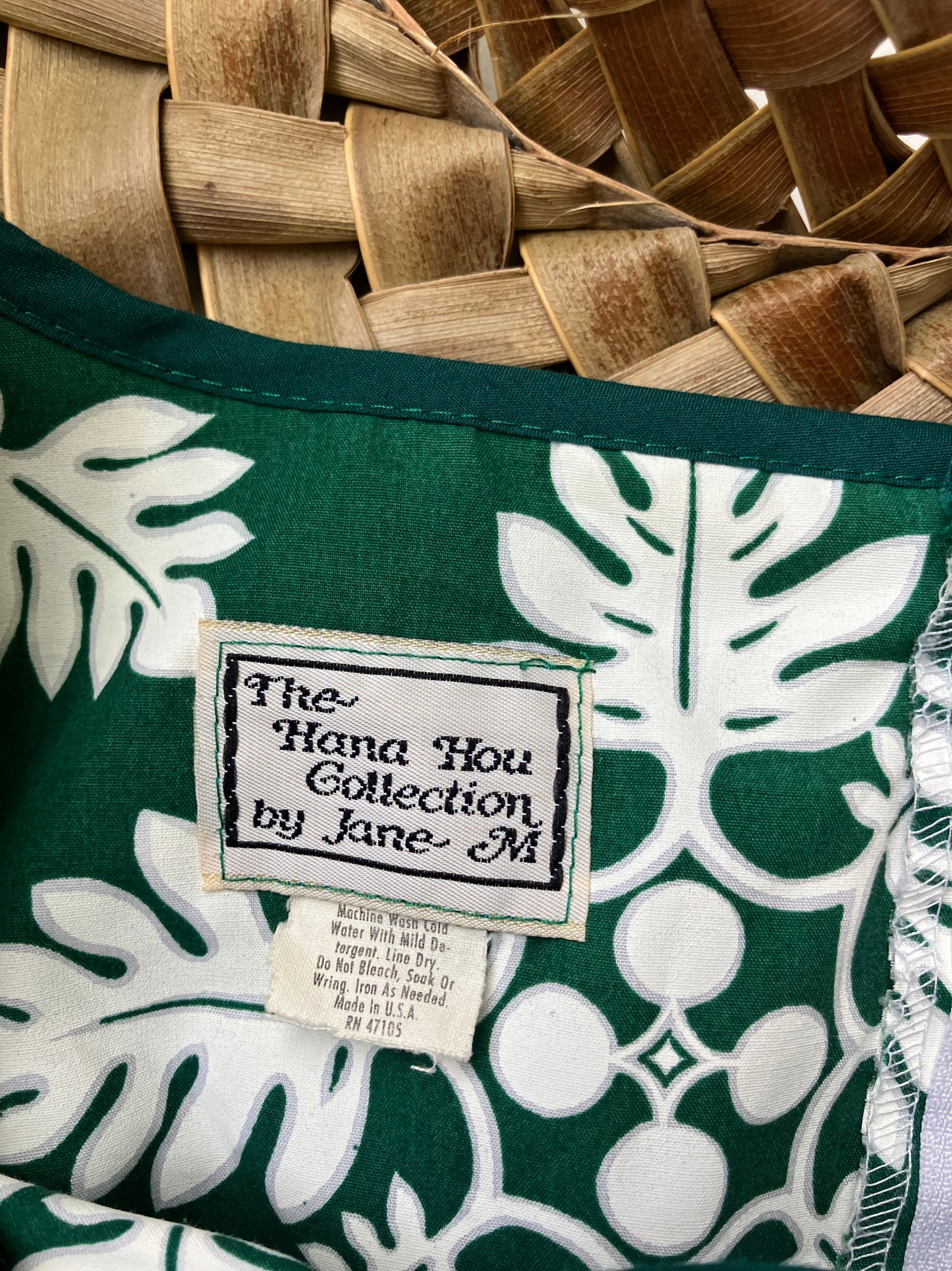 The Hana Hou Collection By Jane M Vintage Muʻumuʻu Green